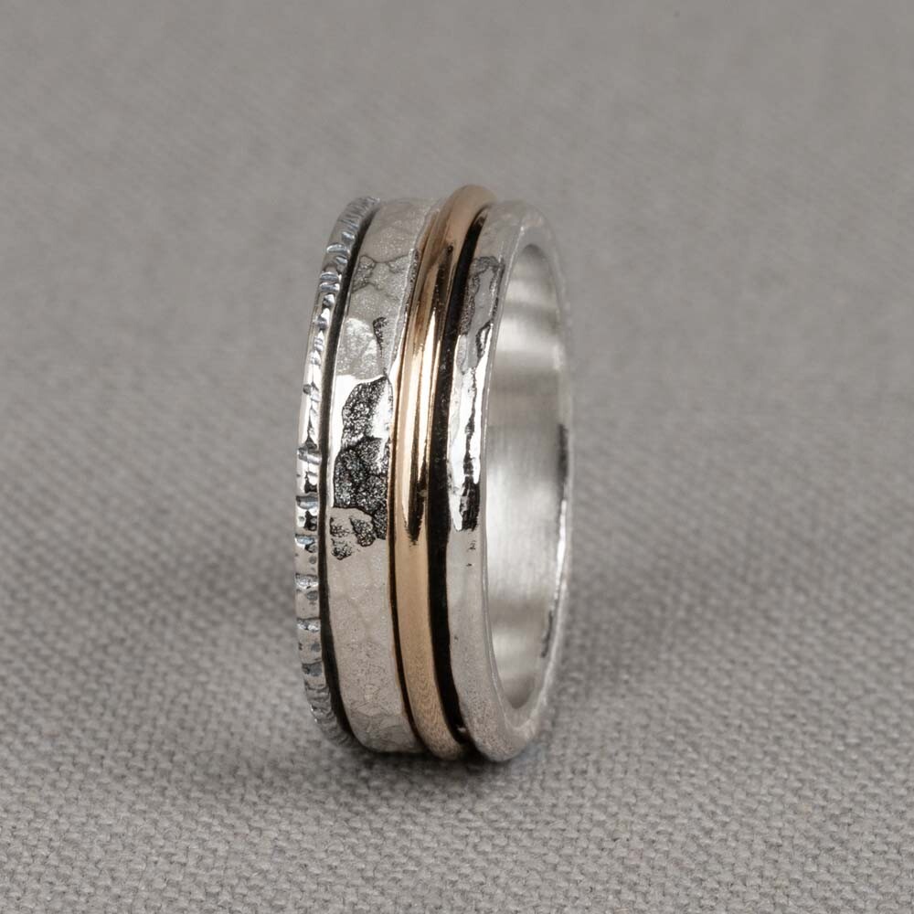 Ring van J&eacute;h Jewels gemaakt van 925 sterling zilver in combinatie met Goldfilled. De ring is stoer, krachtig, creatief en stijlvol. 