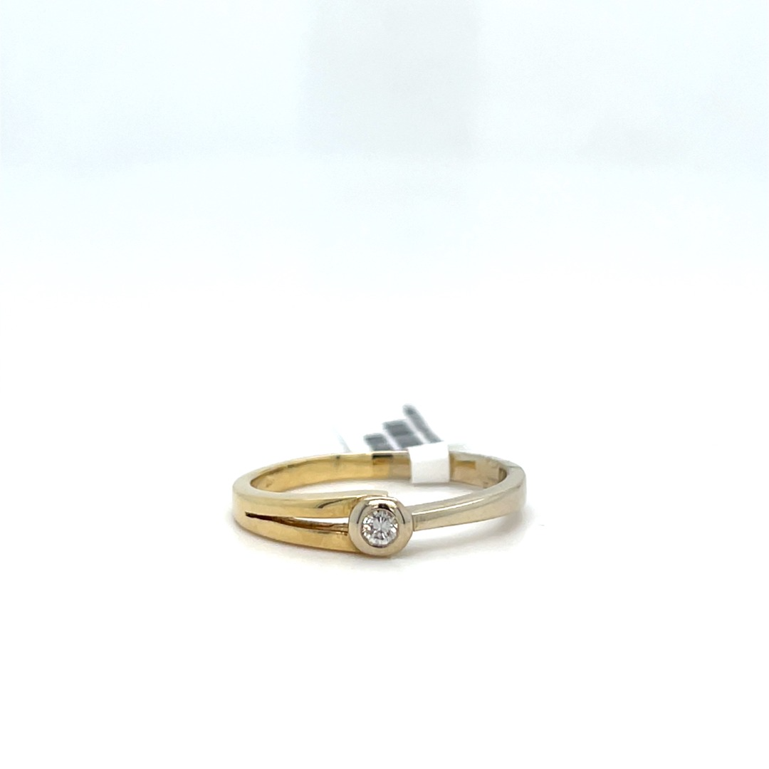 Occasion bicolor geel- en wit goud 14 karaat vorkring met diamant