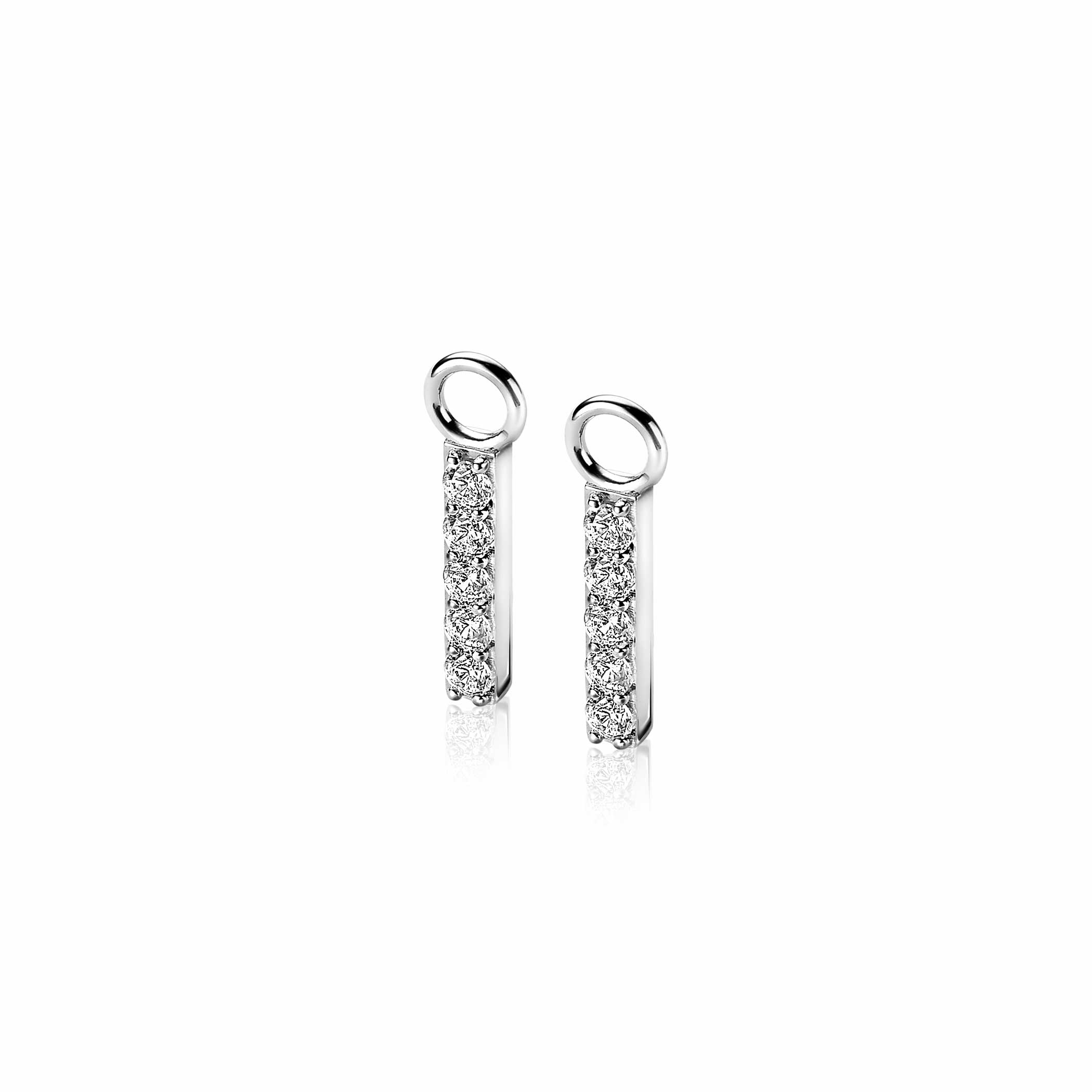 ZINZI zilveren oorbedels in de vorm van een staafje (21,5mm), bezet met witte zirconia's. Hang deze oorbedels sierlijk aan je zilveren ZINZI oorringen. De oorringen zijn niet bij de prijs inbegrepen. Vervaardigd van eerste gehalte zilver (925) en voorzien van een extra rodiumlaag voor een langdurige glans