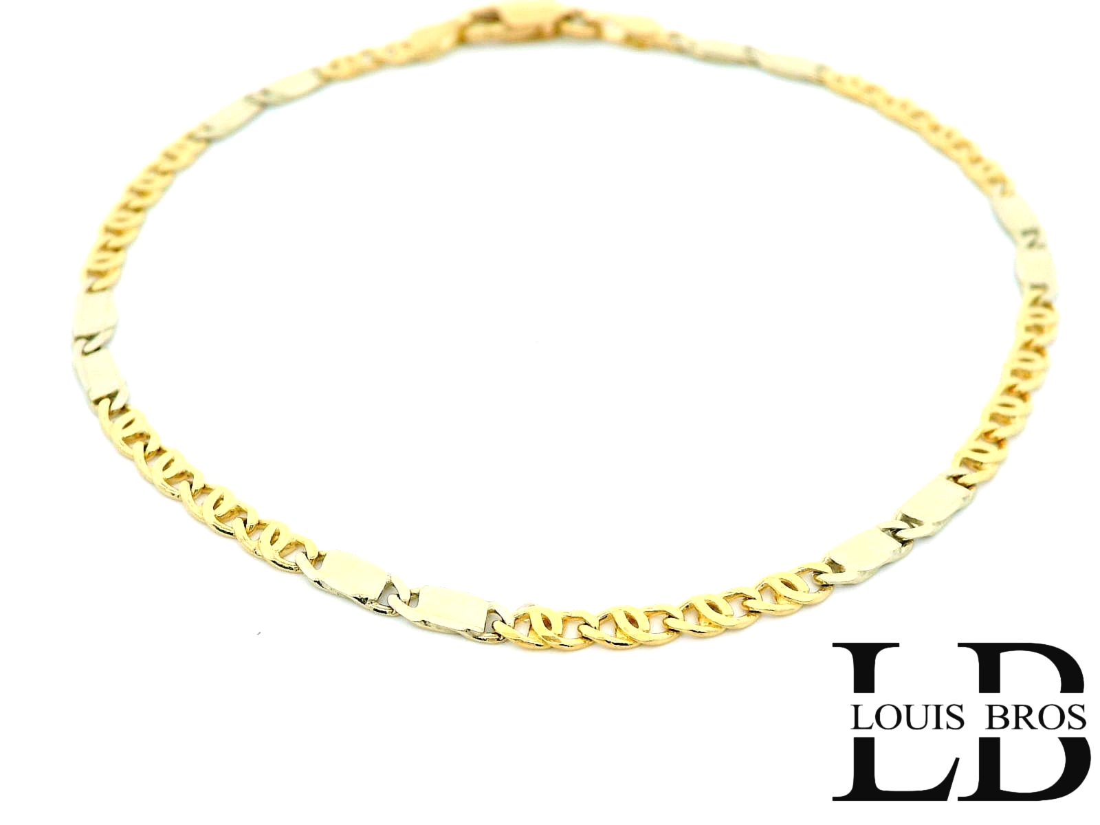Deze prachtige bicolor armband is vervaardigd uit 14 karaat goud (4. gr) en straalt pure elegantie en vakmanschap uit. De combinatie van geel- en witgoud geeft de armband een moderne maar toch klassieke uitstraling, waardoor hij moeiteloos te combineren is met elke stijl. Het tijdloze schakelontwerp zorgt voor een stoere én verfijnde look, geschikt voor zowel dames als heren.

Met zijn unisex karakter en hoogwaardige afwerking is deze armband een blijvend sieraad dat generaties lang meegaat – perfect als cadeau of als persoonlijke aanvulling op je sieradencollectie.

Kenmerken:

Materiaal: 14 karaat bicolor goud (geel- en witgoud)

Design: Tijdloze schakels

Geslacht: Unisex

Stijl: Elegant, modern en duurzaam
