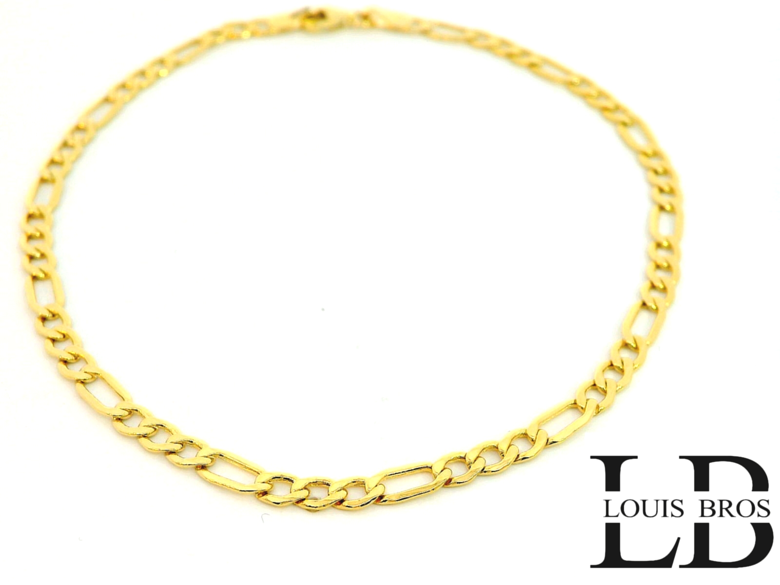 Deze verfijnde armband is vervaardigd uit 14 karaat geelgoud (2.11 gr) en uitgevoerd met klassieke Figaro-schakels. Het elegante ontwerp – een afwisseling van korte en langere schakels – geeft de armband een subtiele, stijlvolle uitstraling. Dankzij het slanke ontwerp is deze armband perfect als unisex sieraad: tijdloos, draagbaar en geschikt voor elke gelegenheid.

Of je nu op zoek bent naar een verfijnde toevoeging aan je dagelijkse look of een waardevol geschenk voor een geliefde, deze geelgouden Figaro-armband is een blijvend symbool van smaak en kwaliteit.

Kenmerken:

Materiaal: 14 karaat geelgoud

Design: Fijne Figaro-schakels

Geslacht: Unisex

Stijl: Tijdloos, elegant en veelzijdig

Afwerking: Hoogglans gepolijst