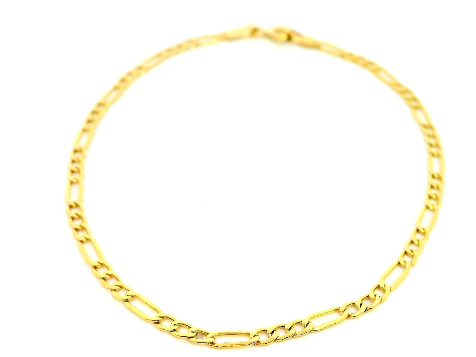 Deze verfijnde armband is vervaardigd uit 14 karaat geelgoud (1.19 gr) en uitgevoerd met klassieke Figaro-schakels. Het elegante ontwerp – een afwisseling van korte en langere schakels – geeft de armband een subtiele, stijlvolle uitstraling. Dankzij het slanke ontwerp is deze armband perfect als unisex sieraad: tijdloos, draagbaar en geschikt voor elke gelegenheid.

Of je nu op zoek bent naar een verfijnde toevoeging aan je dagelijkse look of een waardevol geschenk voor een geliefde, deze geelgouden Figaro-armband is een blijvend symbool van smaak en kwaliteit.

Kenmerken:

Materiaal: 14 karaat geelgoud

Design: Fijne Figaro-schakels

Geslacht: Unisex

Stijl: Tijdloos, elegant en veelzijdig

Afwerking: Hoogglans gepolijst