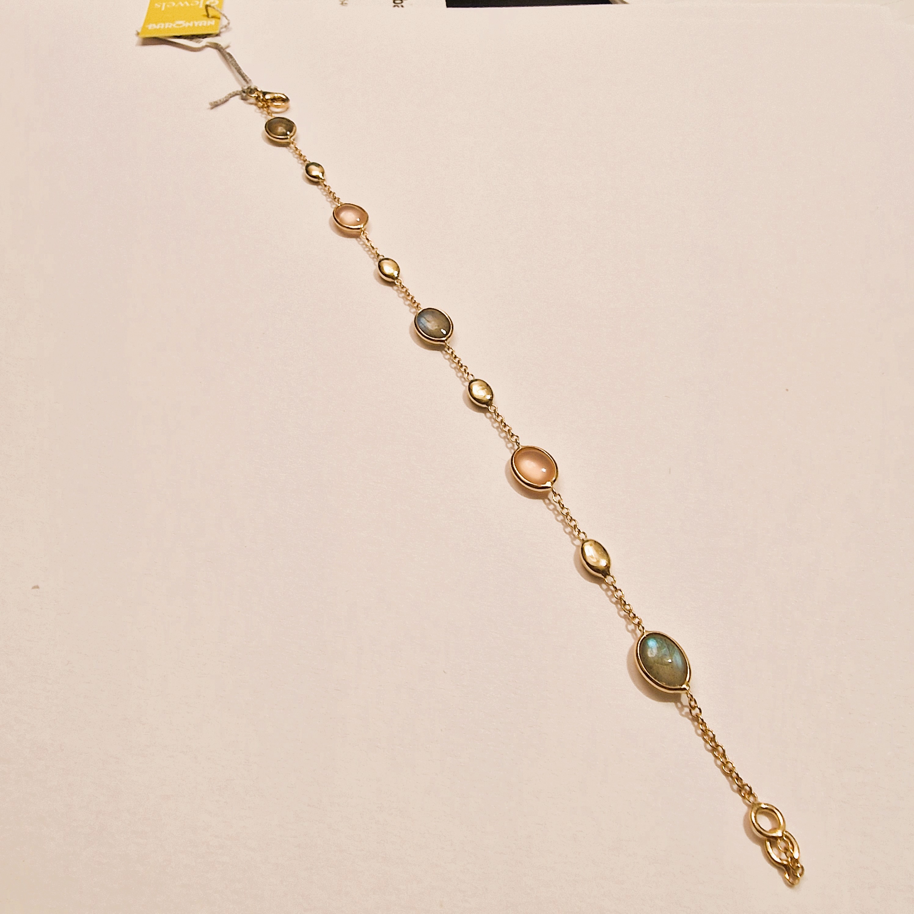37210046119G 14k geelgouden armband met Labradoriet/roze chalcedoon 19cm