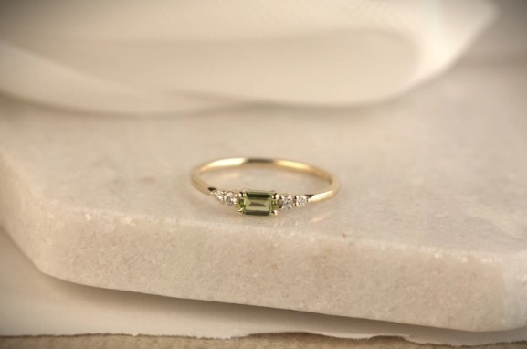 gouden ring met briljant, Casa Peridot+0.10ct mt17.5
