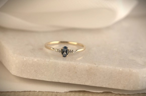 gouden ring met briljant, blauw topaas+0.07ct mt17,5