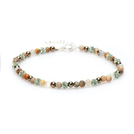 Dit is het Crystal Beads enkelbandje. Alle enkelbandjes met kristalkralen zijn 24 cm lang en de verstelbare bandjes zijn 4 cm. De kralen zijn van natuursteen, dus ze kunnen iets afwijken van de foto. Je kunt ze los dragen, maar het is ook een perfect enkelbandje om te combineren met onze enkelbandjes met schakels!