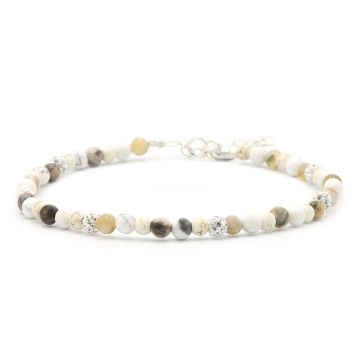 Het Karma enkelbandje 89022 is een sierlijk enkelarmbandje ontworpen om elke outfit te verfraaien. Met een tijdloos ontwerp past het perfect om de enkel en voegt het een vleugje elegantie toe. Draag het op blote voeten of met sandalen voor een stijlvolle zomerse look. Een must-have accessoire voor elke sieradencollectie.