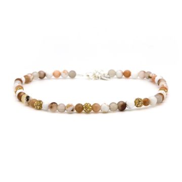 Het Karma Enkelbandje met modelnummer 89055 is een prachtige enkelband gemaakt van hoogwaardige materialen. Het behoort tot de categorie sieraden en is specifiek een enkelbandje. Draag het om uw enkel voor een elegante en verfijnde uitstraling. Perfect voor dagelijks gebruik of speciale gelegenheden. Voeg een vleugje stijl toe aan uw collectie met dit mooie sieraad.