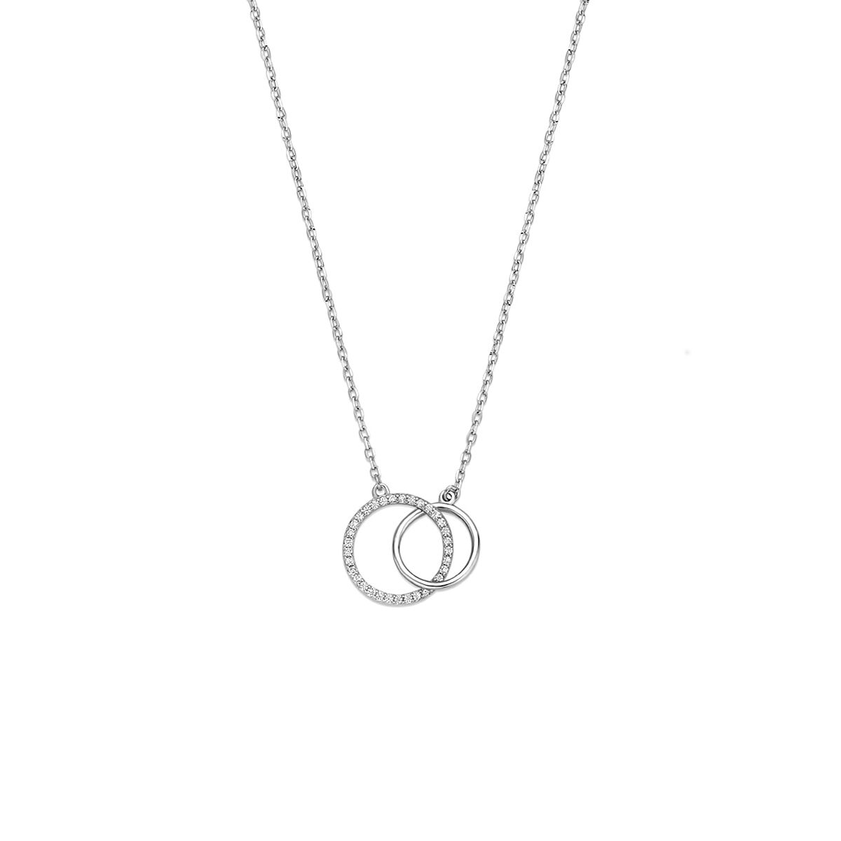 Gerhodineerd 925 zilveren collier uitgevoerd met zirkonia. Het collier heeft draaglengtes van 41-43-45cm.