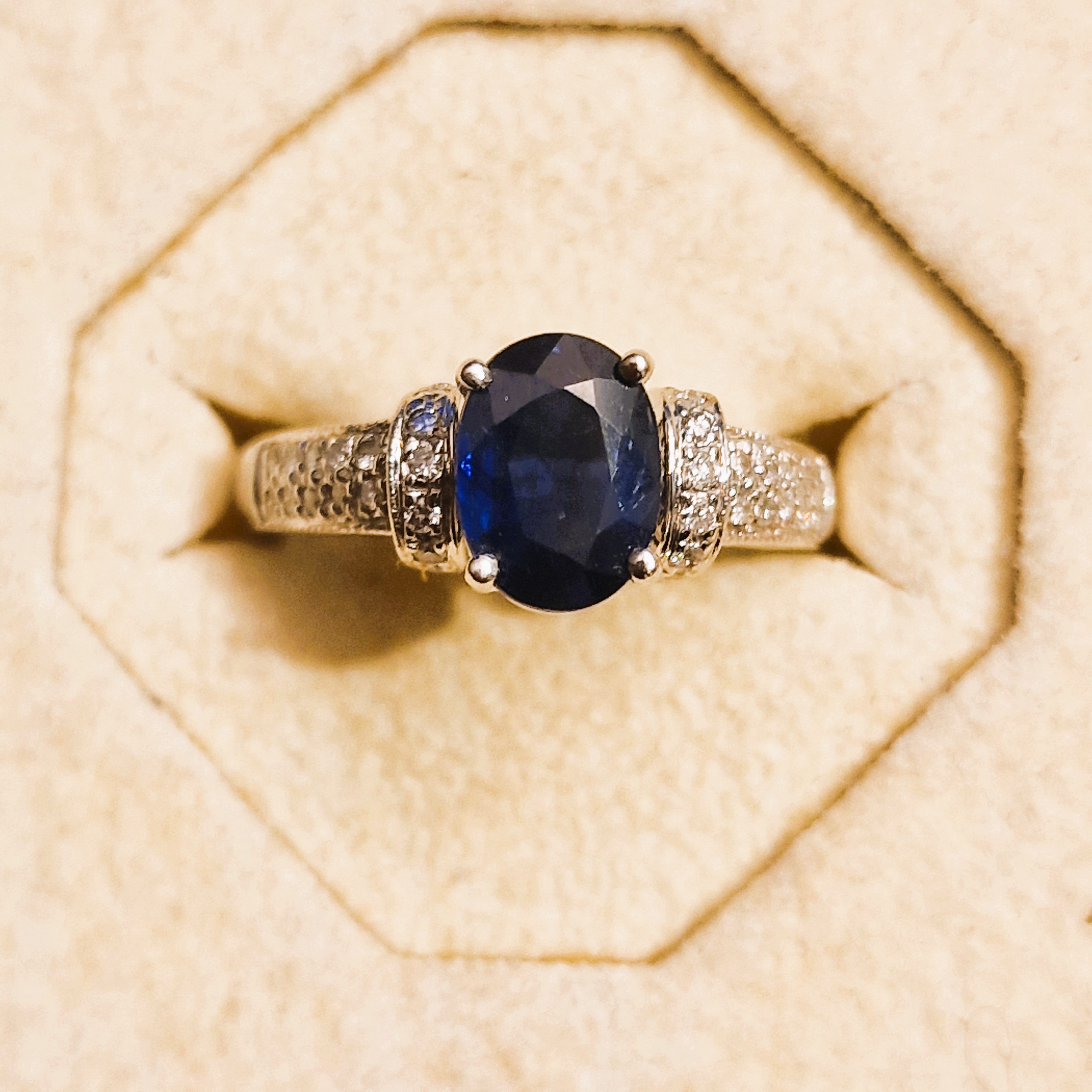 G0137R 18k witgouden ring met diamant en saffier
