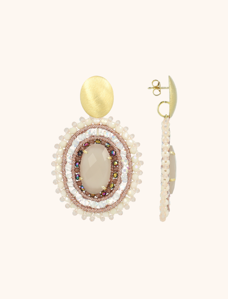 Mix Oorbellen Jamie Filled Oval 3 Rings With Stone'. Deze oorbellen wegen 11,4 gram en combineren subtiele tinten met een luxueus design. You deserve a LOTT.