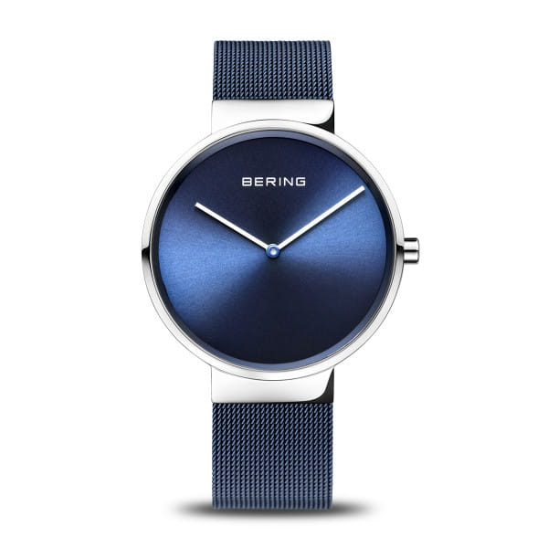 Dit Bering horloge heeft een prachtige klassieke uitstraling. Het horloge is gemaakt van edelstaal en wordt gedragen door dames en heren.