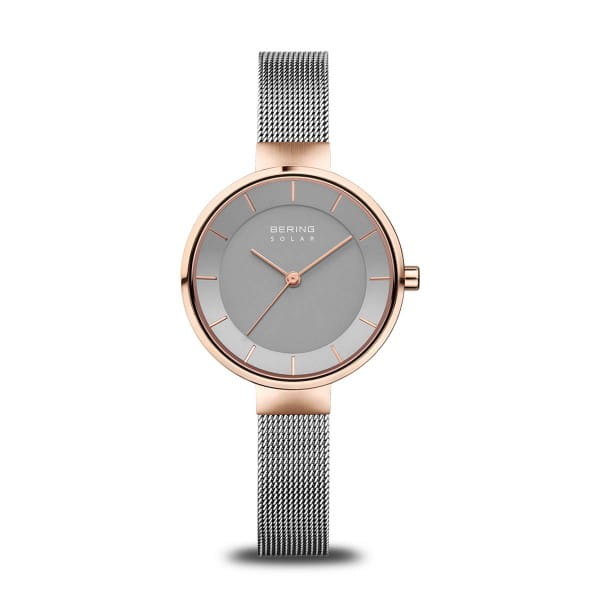  De SLIM SOLAR-COLLECTIE is gebaseerd op klassiek Deens design en staat voor wondermooie horloges die op zonne-energie lopen. De perfecte mix van elegantie, minimalisme en milieuvriendelijkheid die bij elke gelegenheid past. Het lichte en ultradunne SOLAR-horloge zit prettig om je arm.   Zijn speciale highlight is de oplaadbare batterij die door alle soorten lichtbronnen kan worden opgeladen en die na één keer volledig opladen, 6-12 maanden blijft lopen. Zeer hard kristalhelder en krasvast saffierglas zorgt dat de prachtige wijzerplaat duidelijk zichtbaar is. 