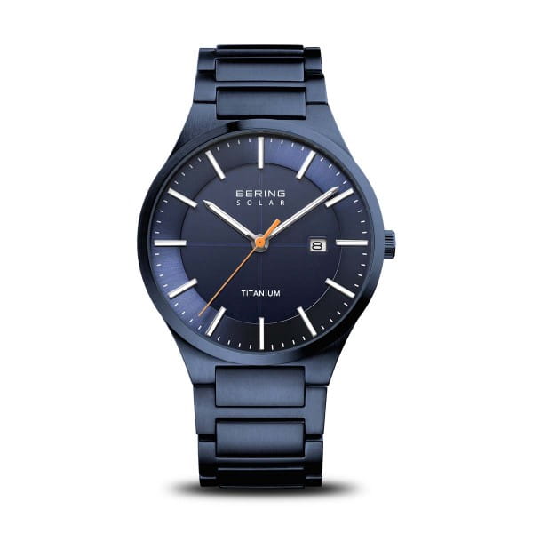  De koploper onder de lichtgewichten. De ultralichte TITANIUM-COLLECTIE is niet alleen zeer prettig om te dragen, deze trekt ook onmiddellijk de aandacht  door zijn verfijnde, klassiek Deense uitstraling. Dat maakt hem de ideale accessoire voor iedere gelegenheid. 