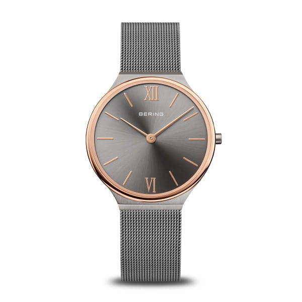  Klassiek, puristisch en toch spannend. Perfect stijlvol samen met contemporain minimalisme. De CLASSIC-COLLECTIE is geïnspireerd op Deens design en staat voor unieke horloges die je dagelijkse stijl perfect accentueren.  Dat hij maar een paar millimeter dik is maakt de Ultra Slim ons platste horloge ooit en een van de dunste horloges op de markt. Hoogwaardig saffierkristal beschermt de wijzerplaat tegen krassen. De Ultra Slim Link heeft een sterke roestvrijstalen schakelband. 