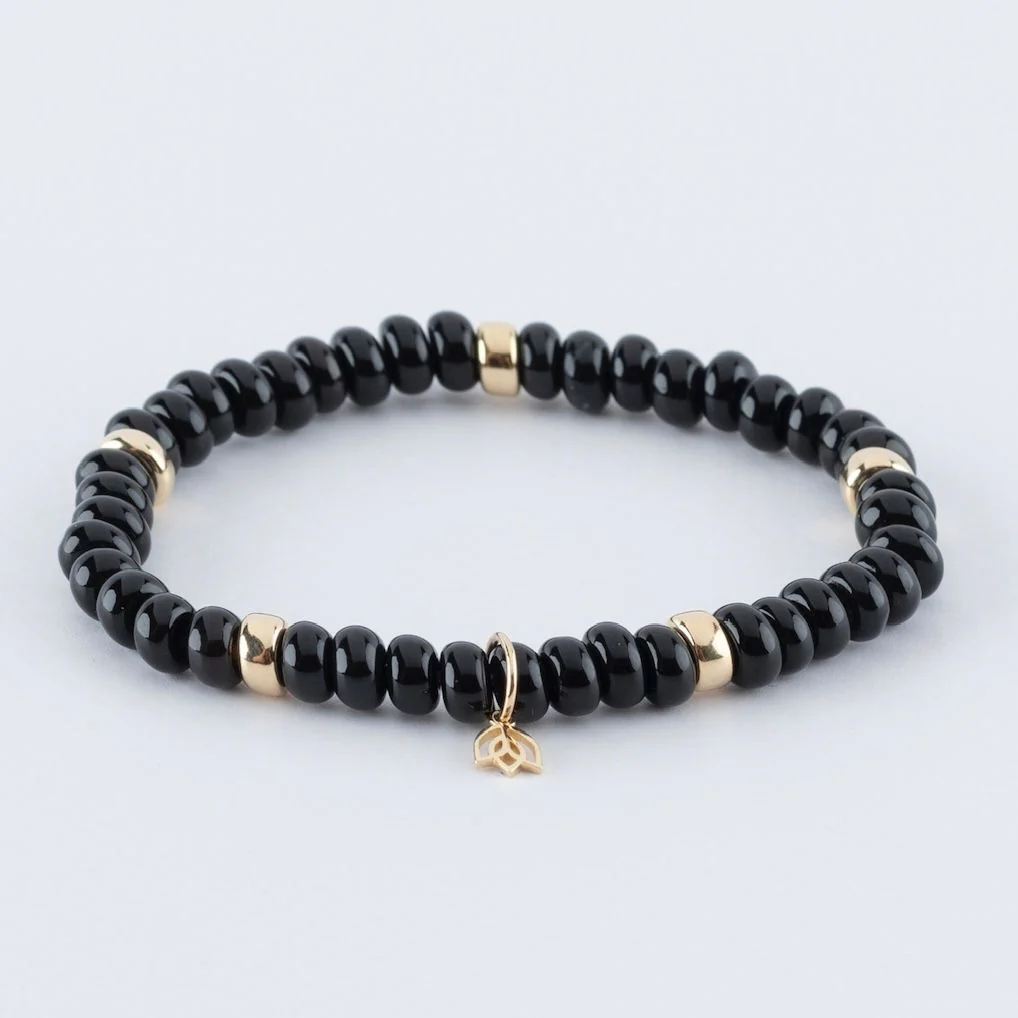 Deze armband is van het merk YG Jewelry. Het is een dames sieraad
De verdere specificaties van de armband zijn als volgt:
Steensoort: Onyx
Steenkleur: Zwart
Goud: 14 Kt
