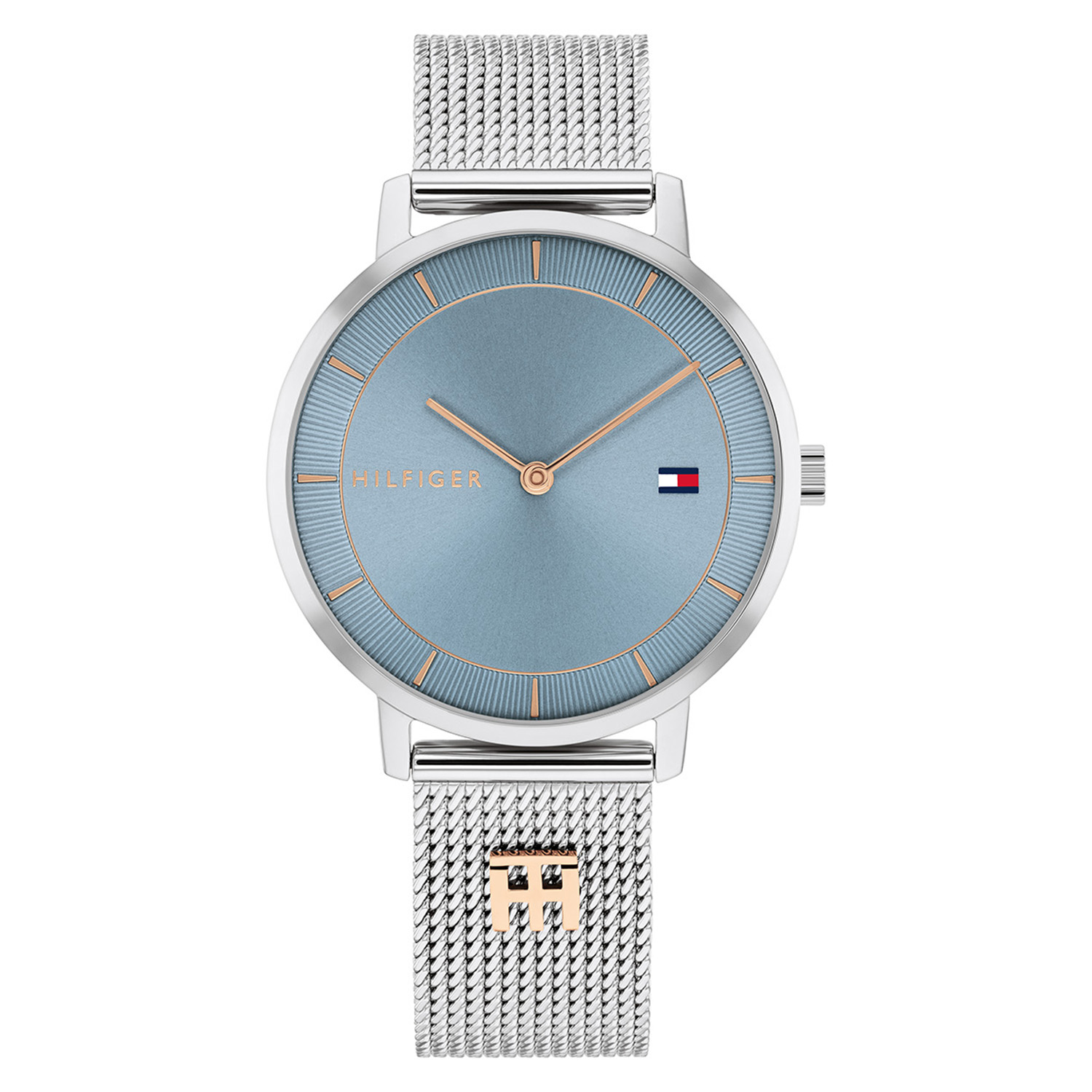 Tommy Hilfiger TH1782738 Horloge Dames Staal Zilverkleurig 35mm
Dit specifieke horloge van Tommy Hilfiger uit de Tea serie met artikelnr: TH1782738 is een casual horloge die zeker niet in je collectie mag ontbreken. Het stalen dameshorloge heeft een ronde zilverkleurige kast met een gladde bezel. Het horloge heeft een blauwe rijke sunray wijzerplaat met een ingestanste buitenzone met fijne plisséprint.. De zilverkleurige milanese band is op lengte verstelbaar, heeft een druksluiting en heeft een toegepaste TH-charme op de band die rosékleurig is. Het horloge heeft een mineraalglas, een doorsnee van 35mm en is 3ATM.  

Het merk:
Sinds de lancering van het merk in 1985 is Tommy Hilfiger wereldwijd bekend geworden als pionier van de klassieke Amerikaanse coole stijl. Geïnspireerd door de iconische popcultuur en het Amerikaanse erfgoed. De dames en herencollectie van dit seizoen bestaan uit minimalistische silhouetten en rustieke lederen details. De herenhorlogecollectie biedt iconische uurwerken met roestvrijstalen, lederen en siliconen banden.

Specificaties:
- Mineraalglas
- Ronde kast 35mm
- Zilverkleurige horlogekast
- Blauwe wijzerplaat
- Zilverkleurige milanese band
- 3ATM