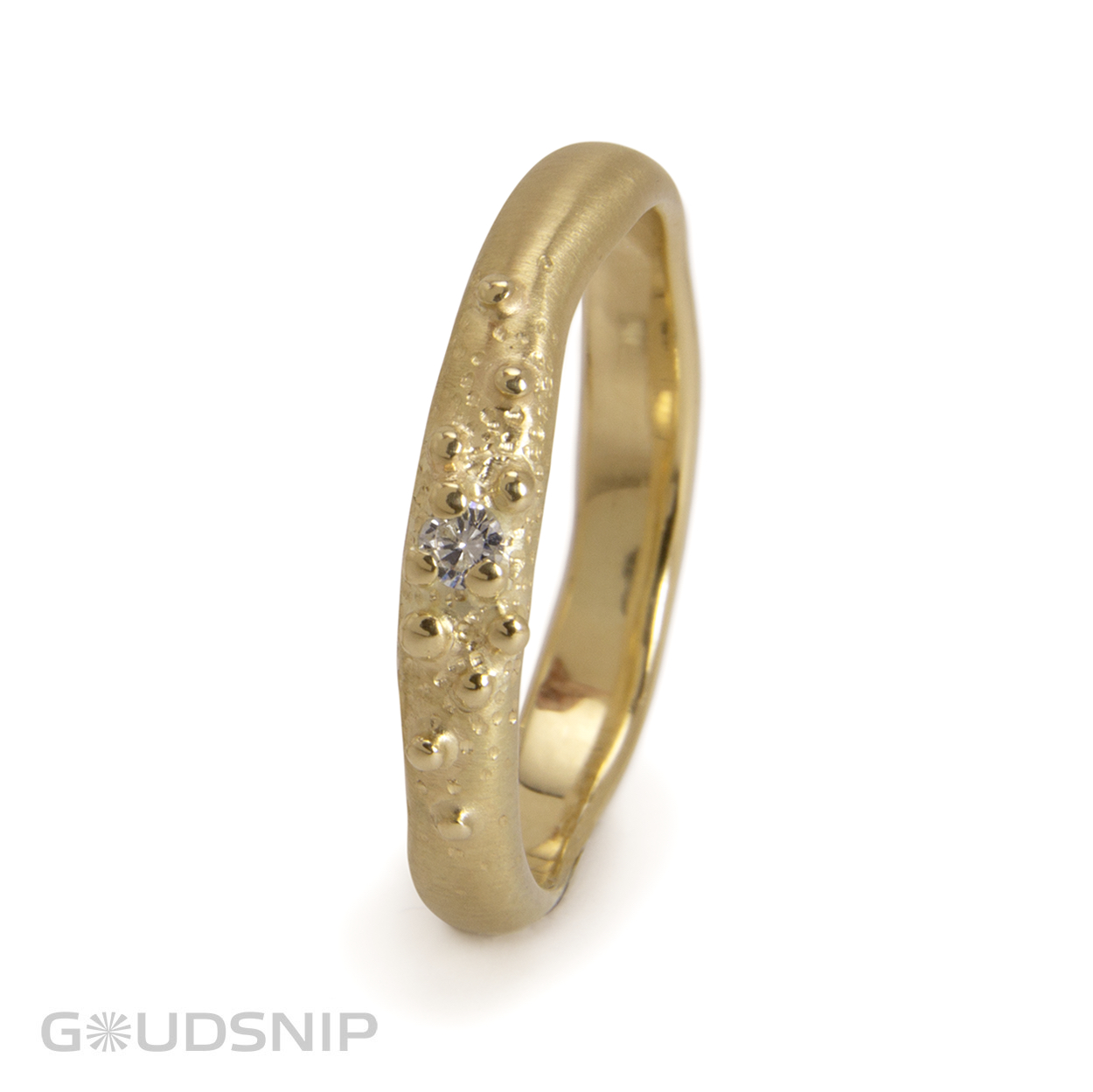 Handmade geelgouden ring 14kt. Nature inspired. Ontworpen en vervaardigd in ons atelier. 