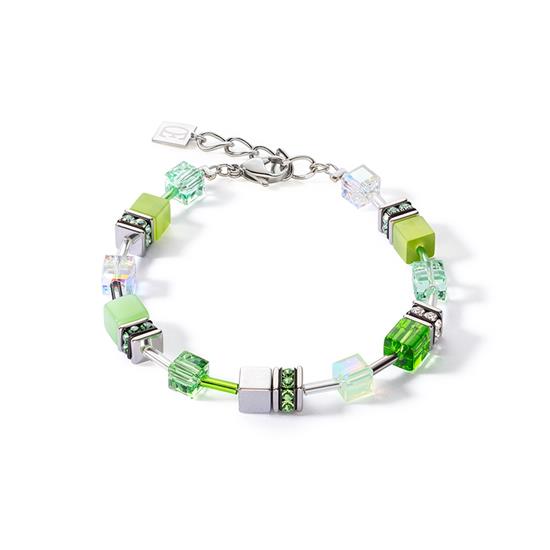 De armband is van roestvrij staal en is handgeregen in Duitsland met materialen als glas, hematiet met titanium oxide afwerking, synthetisch tijgeroog, Swarovski® Kristallen, strass rondellen en roestvrij staal in zilverkleur.