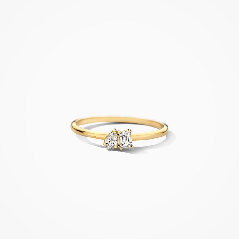 De Blush ring met lab diamant, modelnummer LG1030Y/50, is een verfijnde toevoeging aan elke sieradencollectie. Deze ring, vallend onder de categorie 'Jewel' en type 'Ring', straalt elegantie uit. Draag hem solo voor een subtiele look of combineer met andere ringen voor een trendy gelaagd effect. Perfect voor elke gelegenheid.