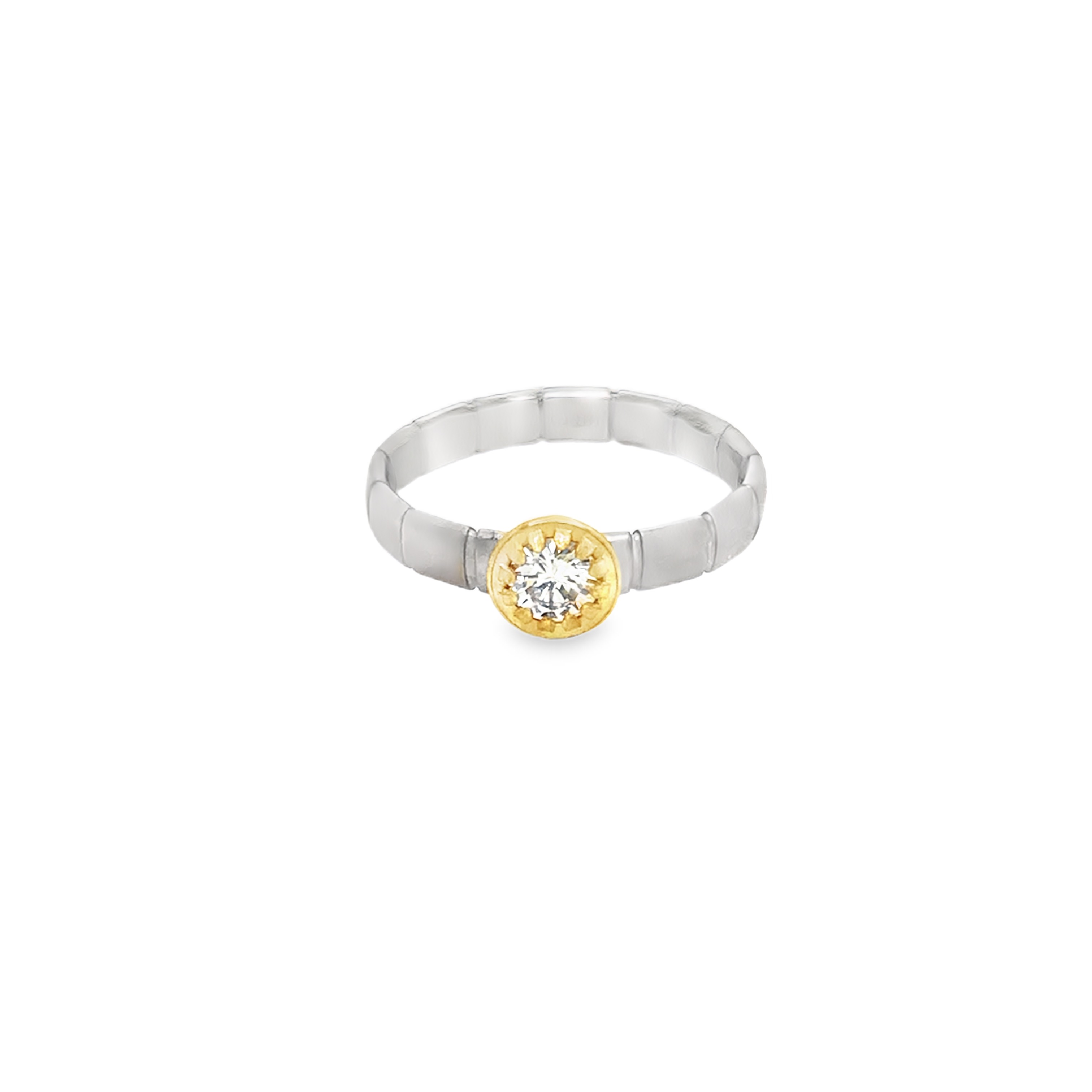 Der Ring "Weißgold Gelbgold Brillant 0,33ct" mit der Modellnummer BRIL besticht durch sein elegantes Design aus Weiß- und Gelbgold, verziert mit einem funkelnden 0,33ct Brillanten. Er gehört zur Kategorie Schmuck und hat die Ringgröße 54. Tragen Sie diesen Ring als stilvolles Highlight zu besonderen Anlässen oder um Alltagslooks aufzuwerten.