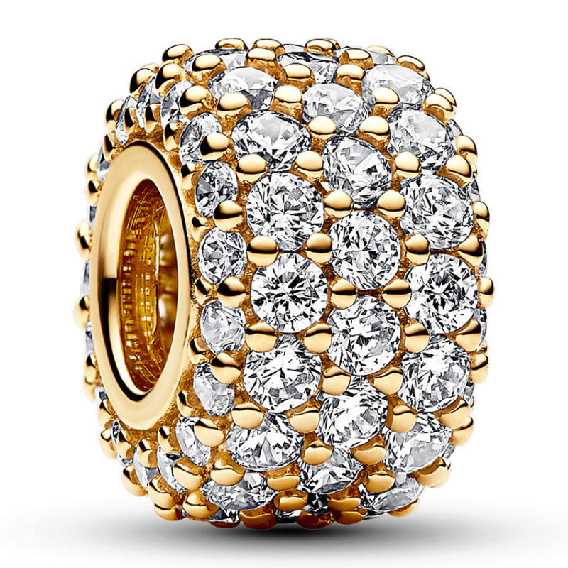 De Pandora Bedel Pave 762820C01 is een verfijnde bedel met sprankelende zirkonia's voor een elegante uitstraling. Het is perfect te combineren met andere bedels aan Pandora armbanden of kettingen. Draag het om een persoonlijke touch aan je sieradencollectie toe te voegen. Ideaal voor dagelijkse elegantie of speciale gelegenheden. Voeg een vleugje glamour toe aan je look!