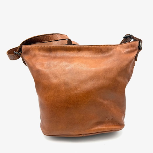 Productomschrijving:

Stijlvolle en functionele tas in een handig emmermodel.

Afmetingen:
Hoogte: 22 cm
Breedte: 20 cm
Diepte: 12,5 cm

Kenmerken:

Verstelbare lange schouderband
Ritssluiting aan de bovenkant voor extra veiligheid
Ritssluiting aan de achterkant voor extra opbergruimte
Ruim hoofdvak
Binnenin twee steekvakken en een ritsvak voor het overzichtelijk opbergen van je spullen
Ideaal voor dagelijks gebruik dankzij het praktische formaat en de slimme indeling.
