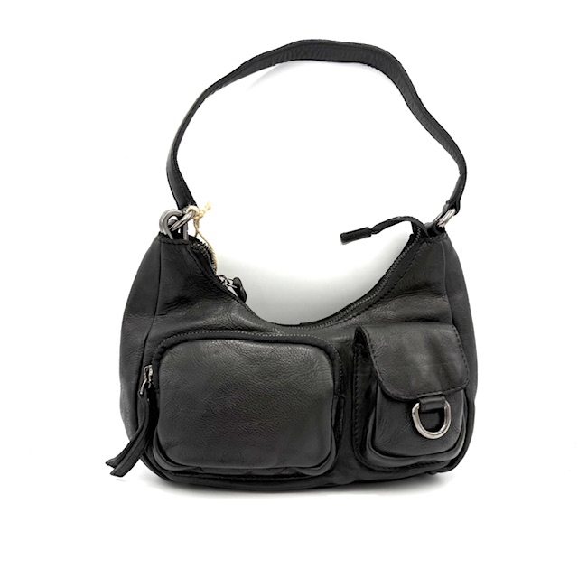 Productomschrijving:

Compacte en veelzijdige tas, perfect voor dagelijks gebruik of een avondje uit. Dankzij de slimme indeling en de afneembare schouderband draag je deze tas zowel kort als lang — precies zoals jij wilt.

Afmetingen:
Hoogte: 15 cm
Breedte: 24 cm
Diepte: 10 cm

Kenmerken:

Afneembare en verstelbare lange schouderband
Handige achterrits voor extra opbergruimte
Voorvak met ritssluiting
Extra vakje met magneetsluiting voor snelle toegang
Hoofdvak met ritssluiting
Binnenin voorzien van een steekvak
Een stijlvolle en praktische keuze voor wie houdt van flexibiliteit en overzicht.