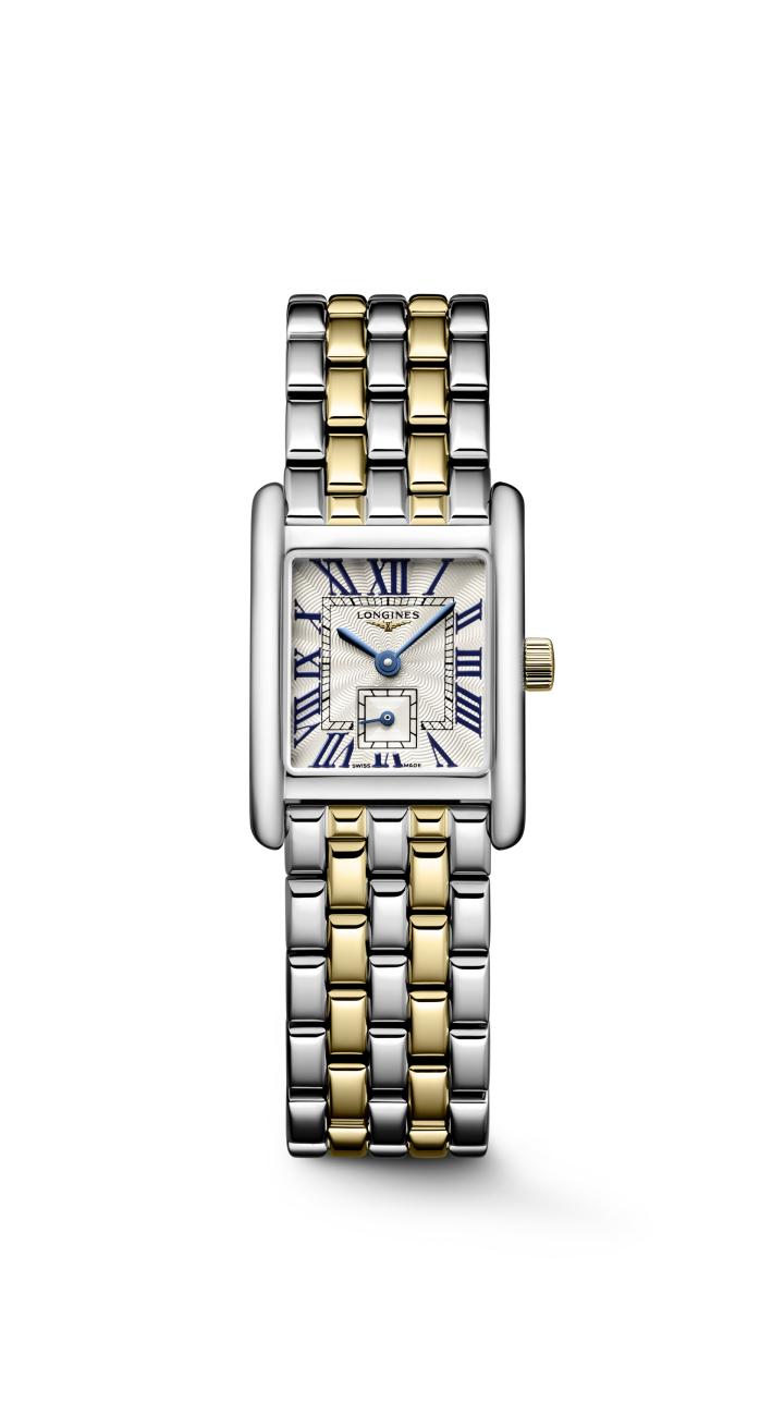 Dit Longines horloge behoort tot de Mini Dolce Vita collectie.
Referentienummer: L5.200.5.70.7

De Longines is voorzien van een L178 Quartz uurwerk. De kast is gemaakt van roestvrij staal met 18-karaats geelgouden kroon, en een band van Roestvrij staal en 18-karaats geelgouden cap 200. De kast heeft een diameter van 21,50 x 29,00 mm en is getest op een waterdichtheid van 3 atm / 30 meter. De Zilver 'flinqué' wijzerplaat is voorzien van romeinse indexen met blauwe wijzers en een kleine secondewijzer op 6 uur.