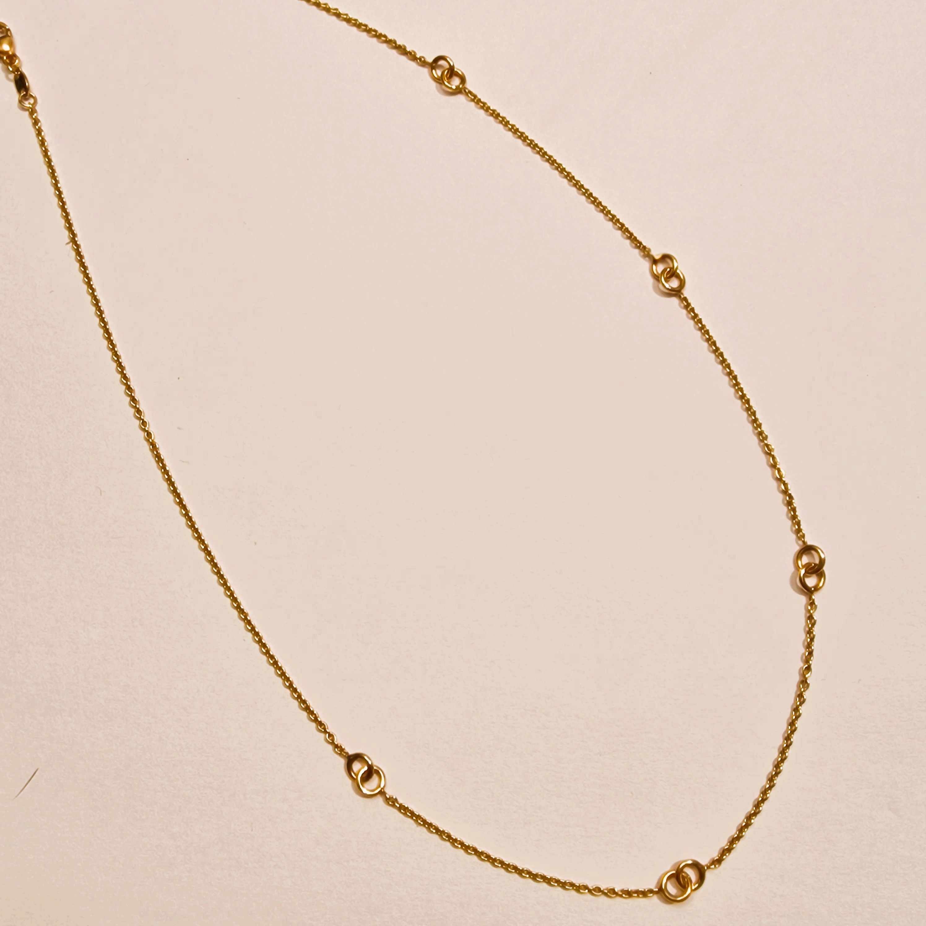 14k geelgouden ankerketting met 5 dubbele cirkels met extra tussenoog, draagbaar op 42 en 45 cm