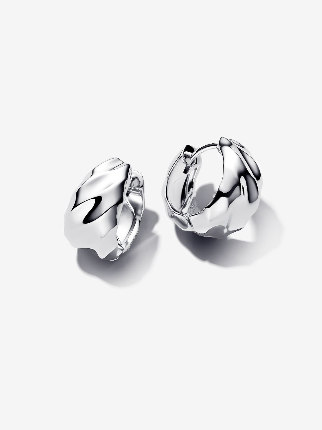 Pandora Geribbelde Kleine Oorringen
Sterlingzilver