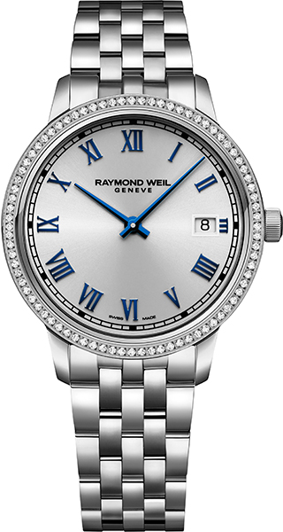 Raymond Weil Toccata 80 Diamonds Dames 5385-STS-00653. Ge&iuml;nspireerd op de Art D&eacute;co stijl werd de Toccata serie op de mark gebracht. Ze zijn te herkennen aan de zuivere lijnen, de weelderige wijzerplaat en zijn gepast voor elke gelegenheid. De Toccata huisvest een heel duidelijke witte wijzerplaat met blauwe Romeinse cijfers en een datumaanduiding. Het is een schitterend dameshorloge met zijn horlogekast van 34 mm die volledig bezet werd met diamanten. In totaal zitten er 80 diamanten in verwerkt van 0.240 ct van SI1 of SI2 kwaliteit. De wijzers hebben een mooi blauw verhitte kleur. Aan dit damesuurwerk staat een roestvrij stalen band met vlindersluiting die aanpasbaar is op elke pols. De Toccata is 5 ATM waterdicht en heeft een krasvrij saffierglas. Elk uurwerk bevat een Zwitsers binnenwerk dat je verzekert van de Zwitserse precisie en kwaliteitsgarantie.

Juwelier Haesen in Valkenburg is een Officieel Dealer van Raymond Weil. Elk uurwerk wordt geleverd in authentieke Raymond Weil verpakking 