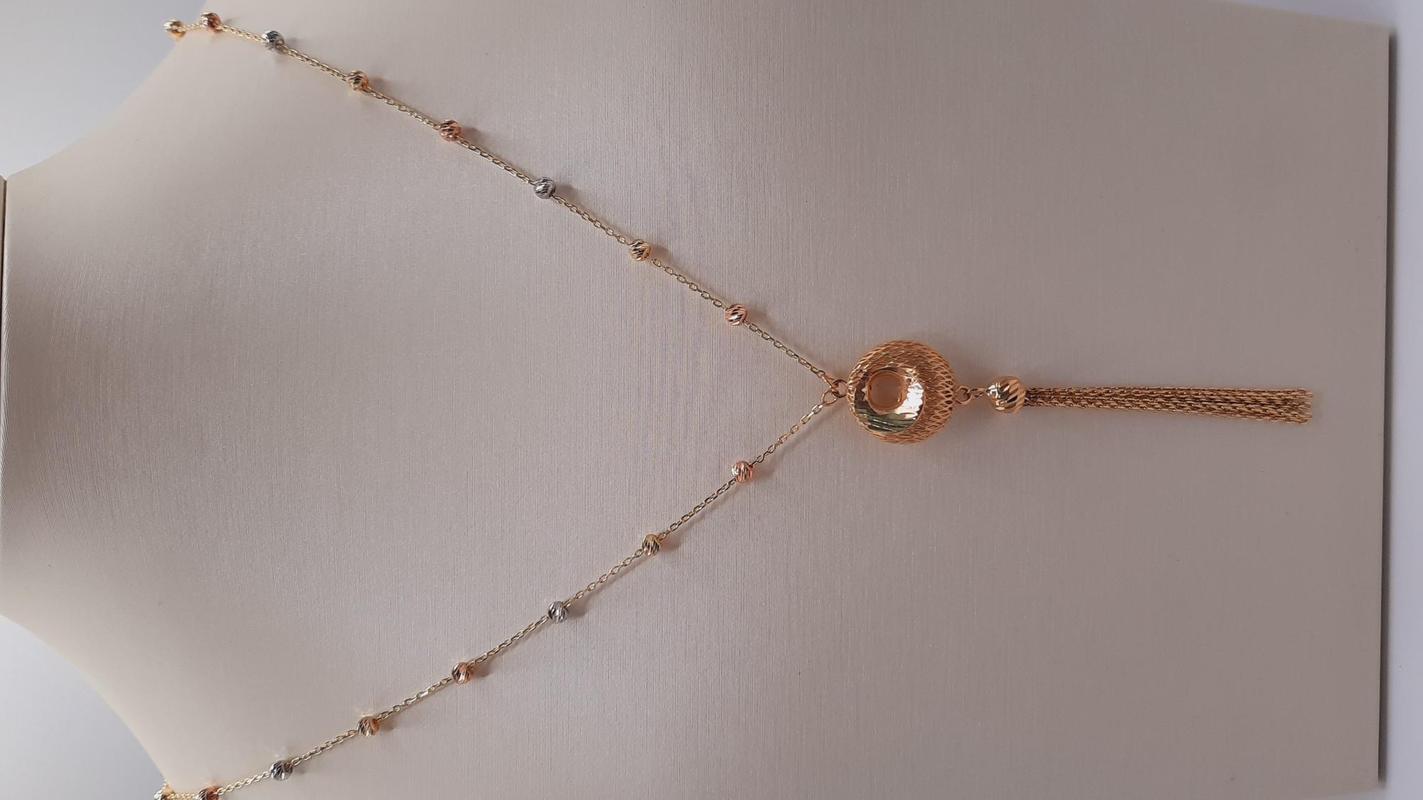 De damesketting met modelnummer 0002335 is een verfijnd sieraad van een onbekend merk. Deze gouden ketting van 45 cm is vervaardigd uit 14 karaat goud en weegt 4,64 gram. Ideaal te dragen als elegant statement stuk bij speciale gelegenheden of als verfijnd accessoire bij dagelijkse outfits. Voeg een vleugje luxe toe aan elke look met deze tijdloze ketting.