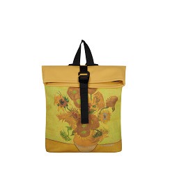 New Rebels Mart Art - Los Angeles Rolltop Backpack Mini – Sun Flower (Geel)
Breng kleur in je dag met deze opvallende Sun Flower Rolltop Backpack Mini uit de Mart Art-serie van New Rebels. Deze compacte en trendy rugzak combineert stijl, functionaliteit en comfort in één design. Ideaal voor dagelijks gebruik, festivals of korte uitstapjes.

Productkenmerken:

 Kleur: Geel (Sun Flower) – kleurcode 07
 Afmetingen: 27 x 8 x 33 cm (L x B x H)
 Materiaal: 100% PU – duurzaam, lichtgewicht en waterafstotend
 Sluiting: Rolltop met stevige klikgesp voor een veilige afsluiting
 Design: Artistieke en kleurrijke uitvoering – uniek en opvallend
 Formaat: Mini – ideaal voor je essentials
 Land van herkomst: China (CN)
 Merk: New Rebels
 Adviesprijs: €39,95
Deze rugzak is niet alleen praktisch, maar ook een echte eyecatcher. Perfect voor wie durft op te vallen met een zonnig accent.