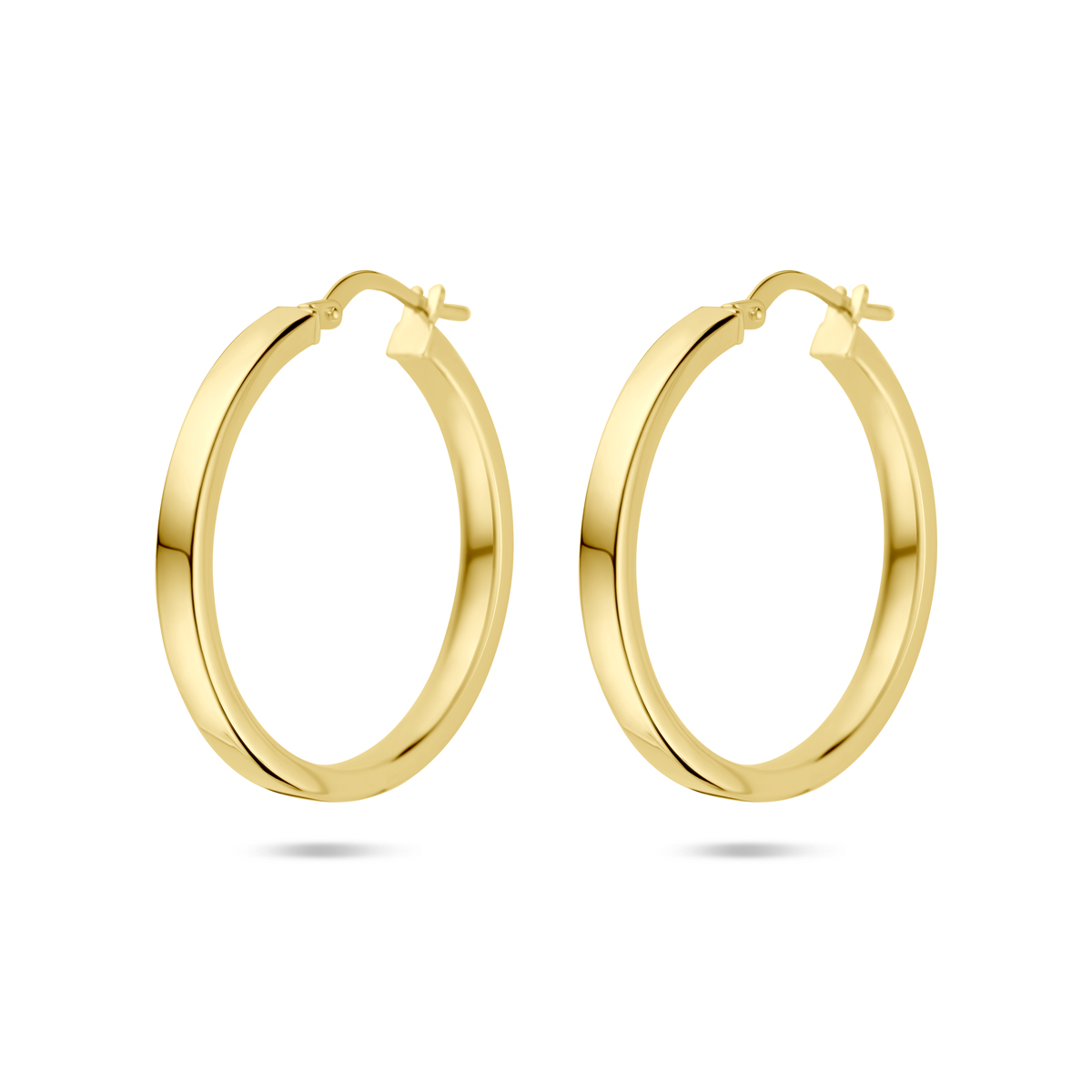 14k Geelgouden oorringen met een kern van 925 zilveren. De oorringen hebben een dikte van 3mm.