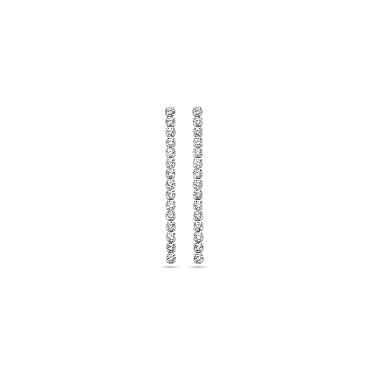 Gerhodineerd 925 zilveren oorhangers uitgevoerd met zirkonia. De oorhangers hebben een breedte van 3mm.