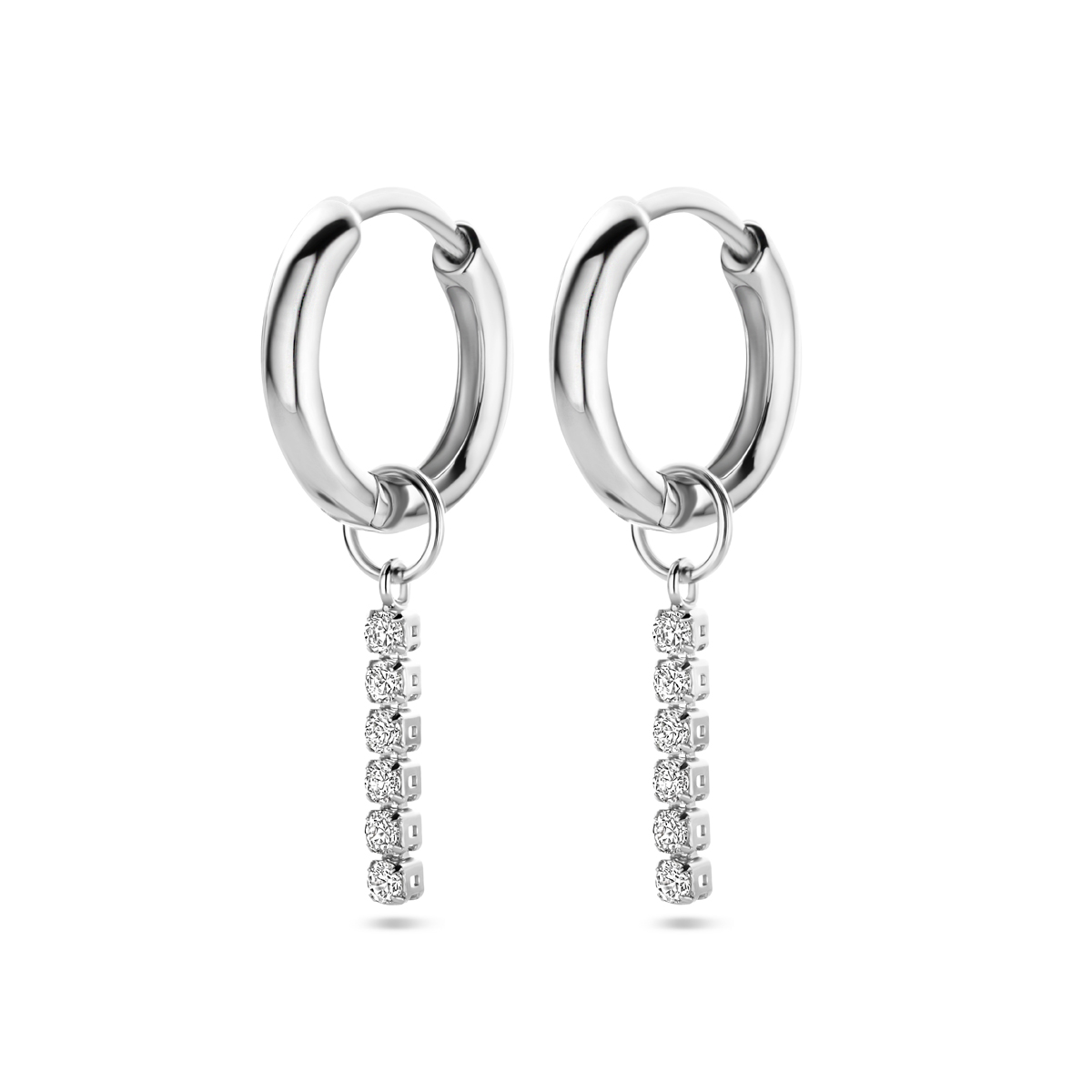 Gerhodineerd 925 zilveren klapoorringen uitgevoerd met zirkonia hanger. De klapoorringen hebben een totale hoogte van 15mm.