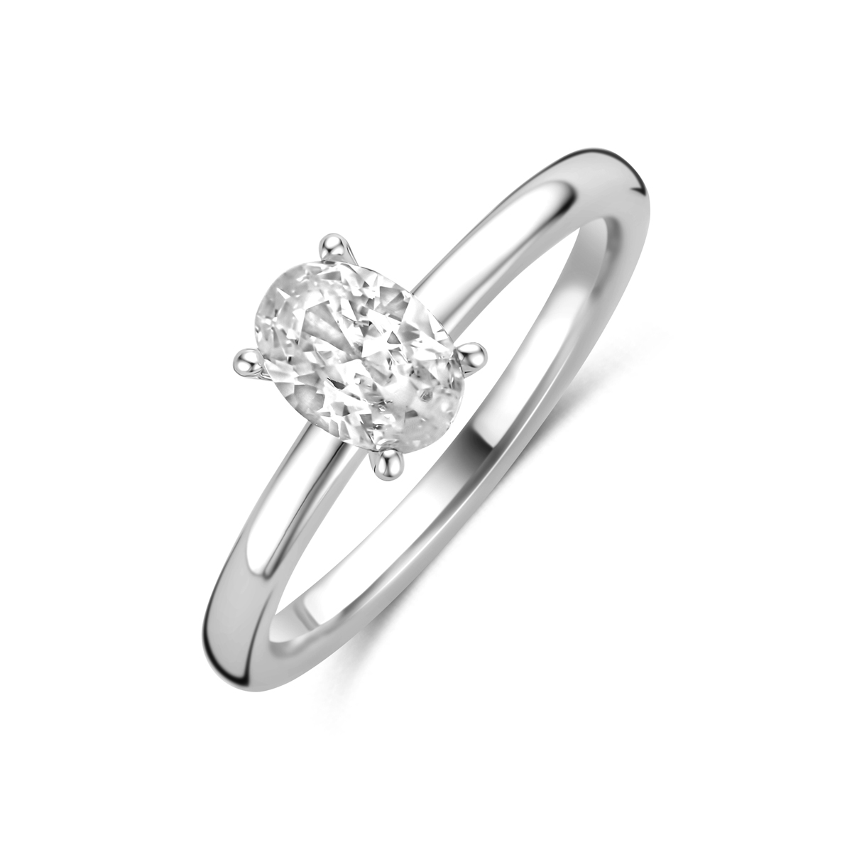 Gerhodineerd 925 zilveren ring uitgevoerd met zirkonia. De steen heeft een afmeting van 7x5mm.