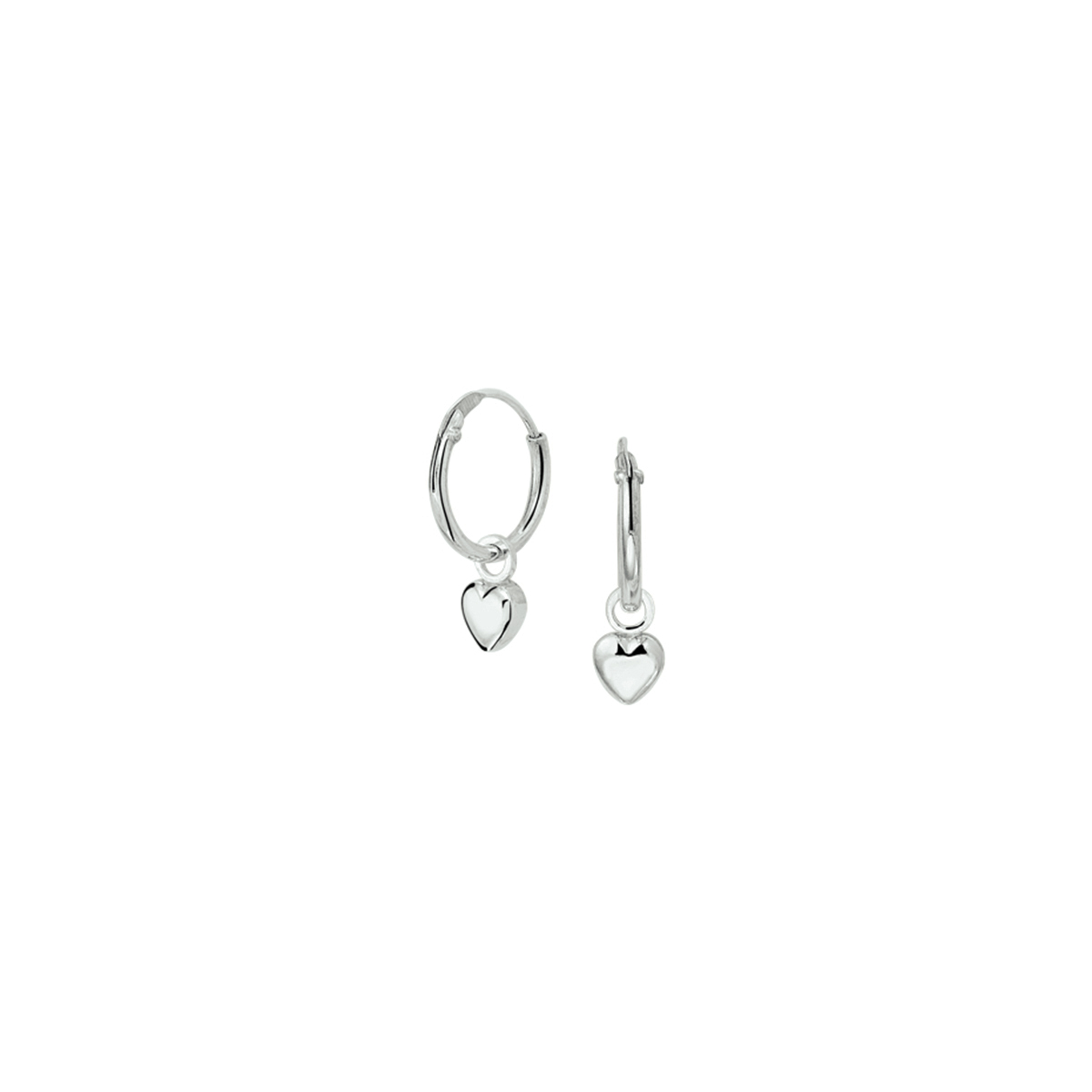 Gerhodineerd zilveren oorringen met een afmeting van 12x1.5mm uitgevoerd met een hart van 5x5mm. De oorringen zijn ook verkrijgbaar in diameters 23.5mm en 33mm en in varianten met een ster maan of driehoek.