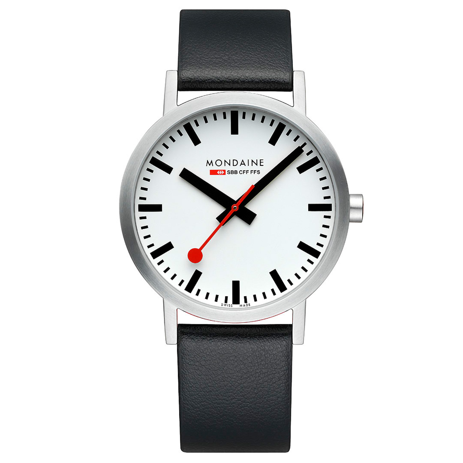 Mondaine M660.30360.16SBB Classic
Dit design horloge uit de Mondaine Classic serie is een stijlvol horloge uit de eerste ‘Official Swiss Railway Watch’ serie.  Het horloge heeft vlak gehard mineraalglas en strakke horlogekast met een kastdiameter van 40mm. De band van het horloge is van leer.

HET MERK
The Official Swiss Railway Watch. Gebaseerd op de officiële stationsklok van de Zwitserse spoorwegen, is 30 jaar geleden de horlogelijn onder het merk Mondaine opgezet. Zwitserse kwaliteitsuurwerken, net zo punctueel als de Zwitserse treinen. Een echte design klassieker met een unieke wijzerplaat, en de wereldberoemde rode secondewijzer met bolletje. Herkenbaar uit duizenden.

SPECIFICATIES 
- Vlak gehard mineraalglas
- Strakke ronde kastvorm, Ø 40mm
- RVS horlogekast
- Witte wijzerplaat van de originele stationsklok
- Zwart lederen horlogeband met RVS gesp
- Swiss Made