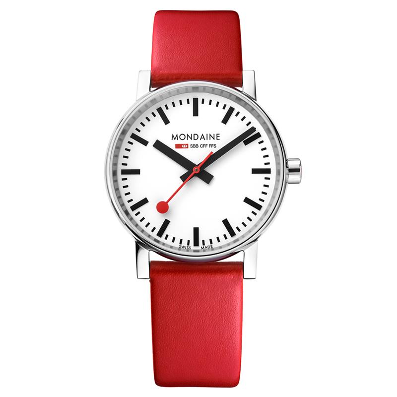 Mondaine - MSE.35110.LC - Evo2
Dit design dameshorloge uit de Mondaine Evo2 serie is een stijlvol horloge uit de eerste ‘Official Swiss Railway Watch’ serie. Het horloge heeft krasvast saffierglas en een glanzende licht gebolde horlogekast met een kastdiameter van 35 mm. De band van het horloge is van leer. 

HET MERK 
The Official Swiss Railway Watch. Gebaseerd op de officiële stationsklok van de Zwitserse spoorwegen, is 30 jaar geleden de horlogelijn onder het merk Mondaine opgezet. Zwitserse kwaliteitsuurwerken, net zo punctueel als de Zwitserse treinen. 
Een echte design klassieker met een unieke wijzerplaat en de wereldberoemde rode secondewijzer met bolletje. Herkenbaar uit duizenden.

SPECIFICATIES
- Krasvast saffierglas
- Licht gebolde kastvorm, Ø 35 mm
- Glanzende stalen horlogekast
- Witte wijzerplaat van de originele stationsklok
- Rood lederen horlogeband met glanzende stalen gesp
- Swiss Made