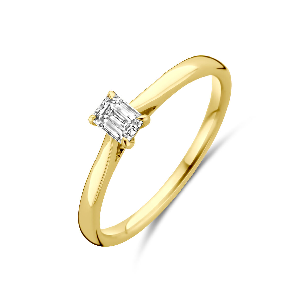 Ring geelgoud 0.25ct LG baguette labgrown 4032336
ring lab grown diamant 0.25ct h si

14k Geelgouden ring uitgevoerd met lab grown diamant. De ring heeft een afmeting van 4.5x3.5mm. Het diamantgewicht is 0.25ct. Lab grown diamanten zijn diamanten die ontstaan in een laboratorium. Onder extreem hoge druk en temperatuur wordt het natuurlijk ontstaansproces nagebootst met als eindresultaat een diamant met dezelfde chemische eigenschappen maar met een andere oorsprong.