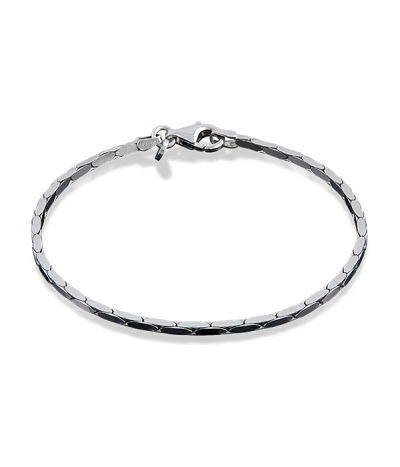 - Sterling zilver 925
- Alle schakels en sloten gesoldeerd
- Geheel voorzien van een rhodiumlaag
