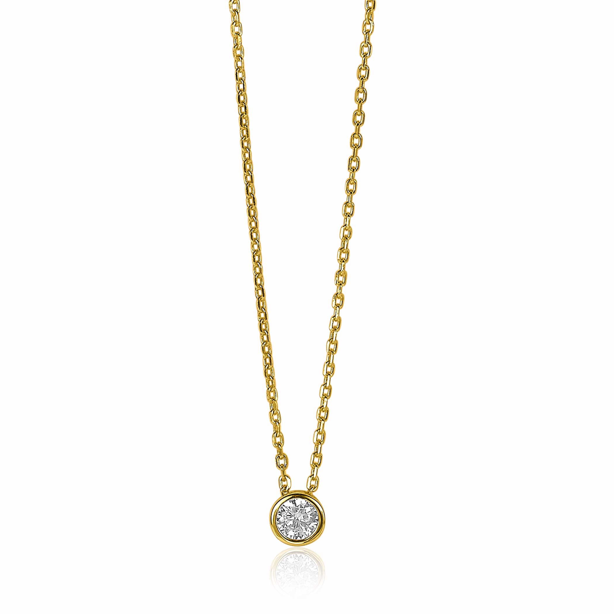ZINZI zilveren ketting met anker-schakels in 14K geel verguld en in het midden een schitterende ronde hanger bezet met een ronde witte zirconia. Met herkenbaar Zinzi hartje bij de sluiting. De lengte is te variëren tussen 40 en 43cm, zodat de ketting trendy kort op de hals kan worden gedragen. De ketting is vervaardigd van eerste gehalte zilver (925) en voorzien van een 14K geelgoudkleurige laag.