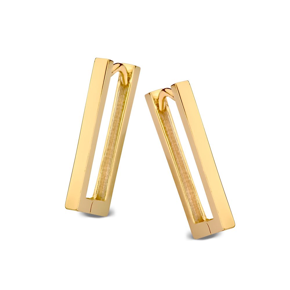 Geelgouden oorringen met strak rechthoekig design.
