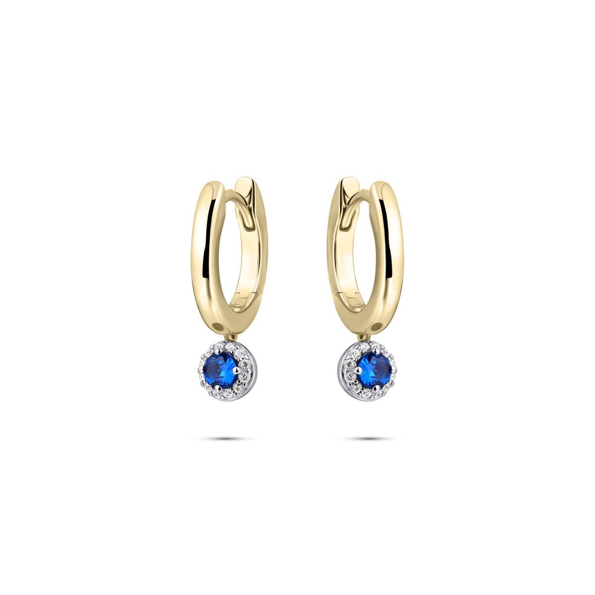 Deze Huismerk zilveren oorhangers, modelnummer KC1053YB, zijn prachtige creooloorbellen van hoge kwaliteit. Ideaal voor zowel dagelijkse als feestelijke gelegenheden, voegen ze een vleugje elegantie toe aan elke outfit. Draag ze met opgestoken haar voor een stijlvolle look of laat ze schitteren met los vallend haar voor een subtiele glamour. Perfect voor elke gelegenheid!