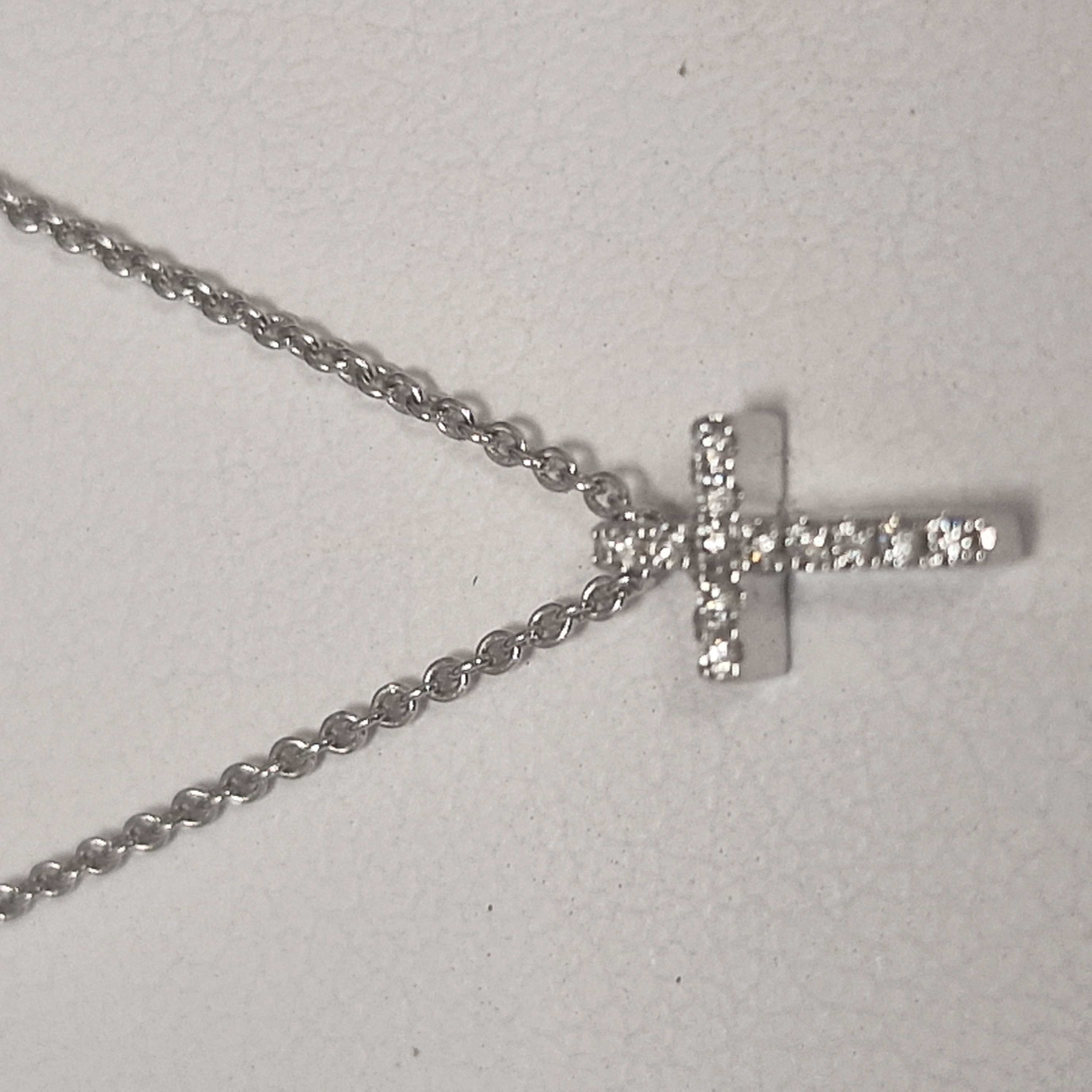 41782036145W 14k witgouden collier met diamant kruis hanger