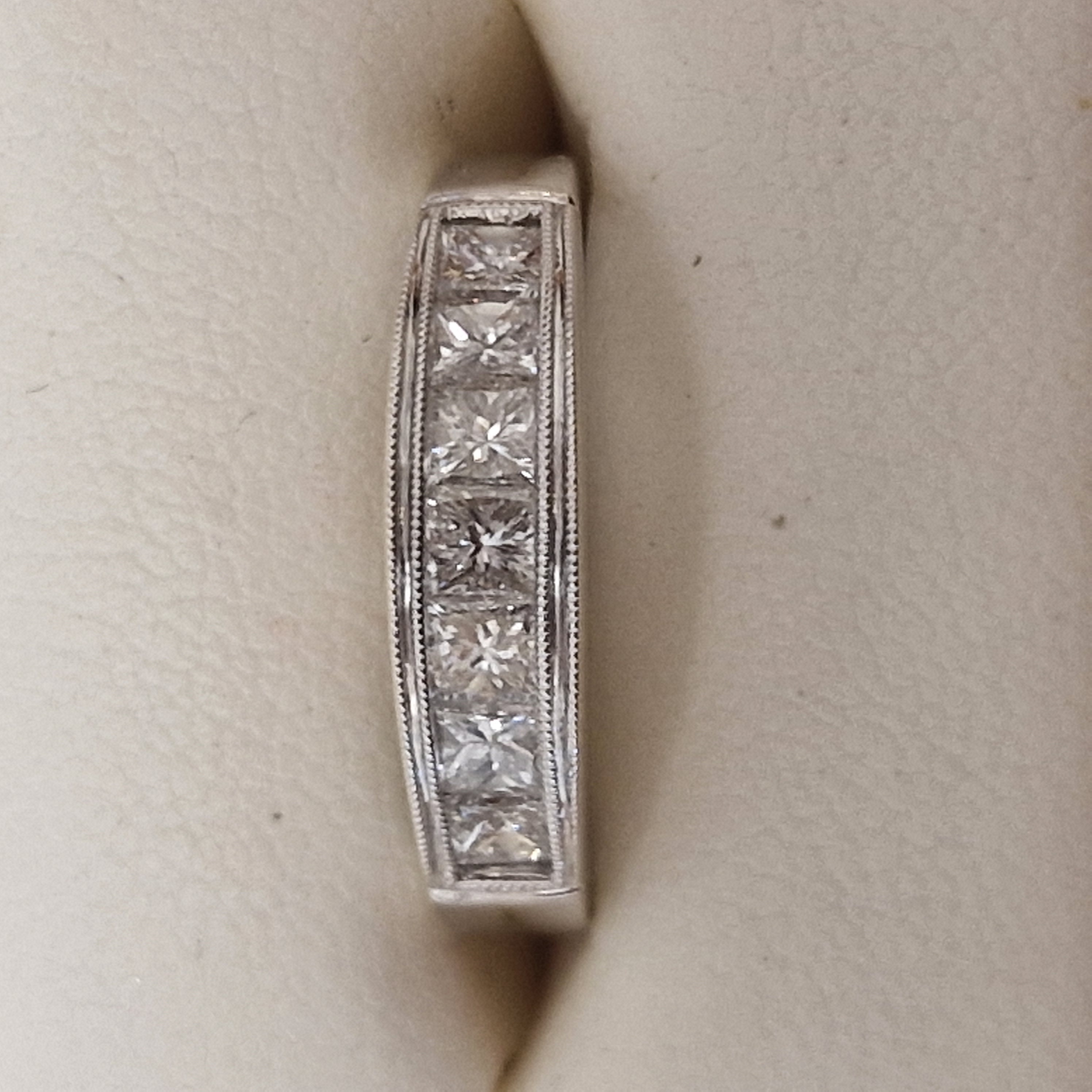 18k witgouden memoire ring met 7 princess geslepen diamanten BB1050