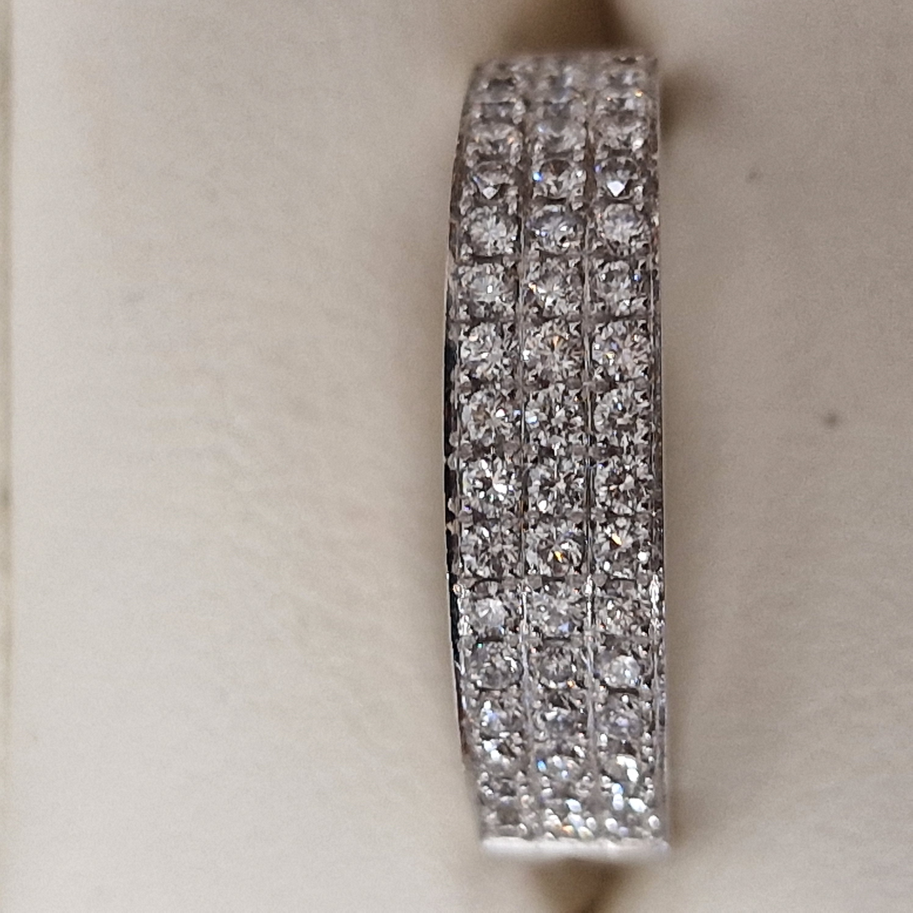 18k witgouden ring, pavé bezet met 3 rijen diamant 1829WG-75