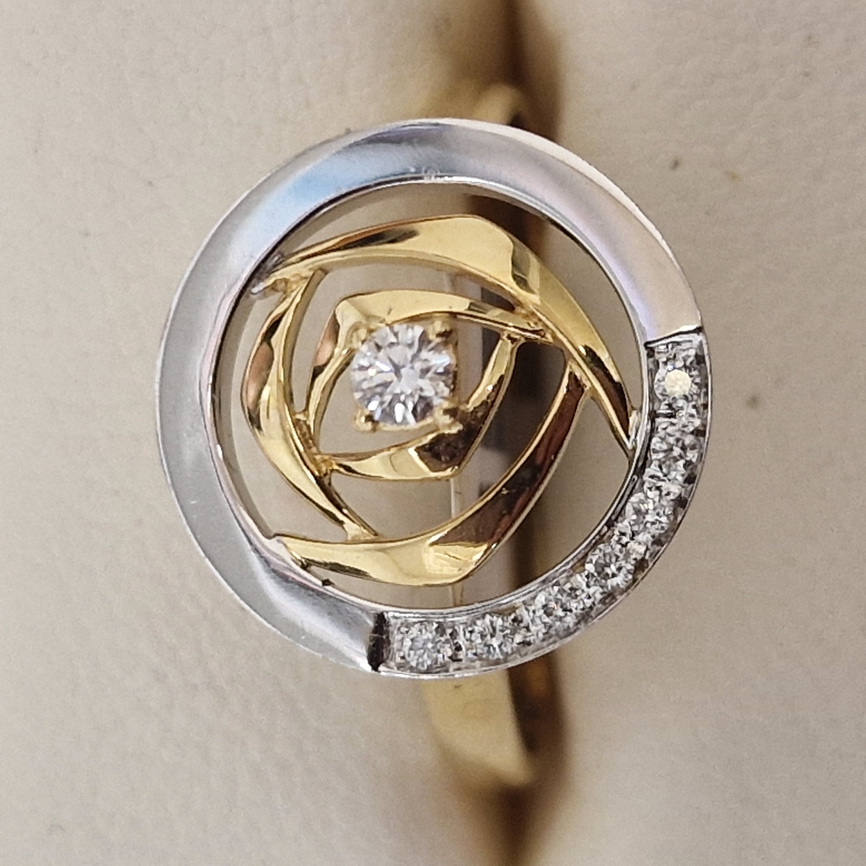 18k bicolor fantasie ring met diamant